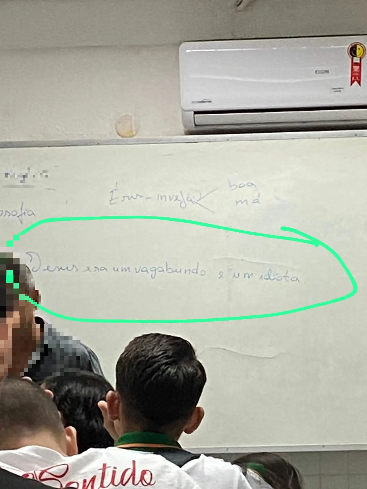 Imagem da notícia: Alunos acusam professor de ofender Jesus Cristo em aula no CE; Seduc apura intolerância religiosa