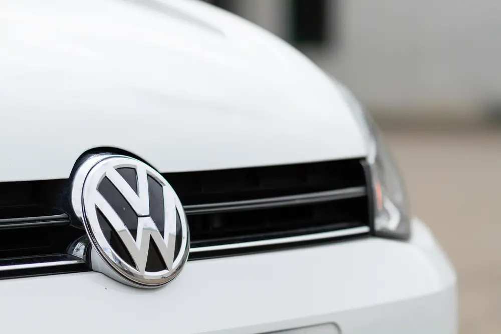 Imagem da notícia: Volkswagen e General Motors decidem parar produção em fevereiro; entenda