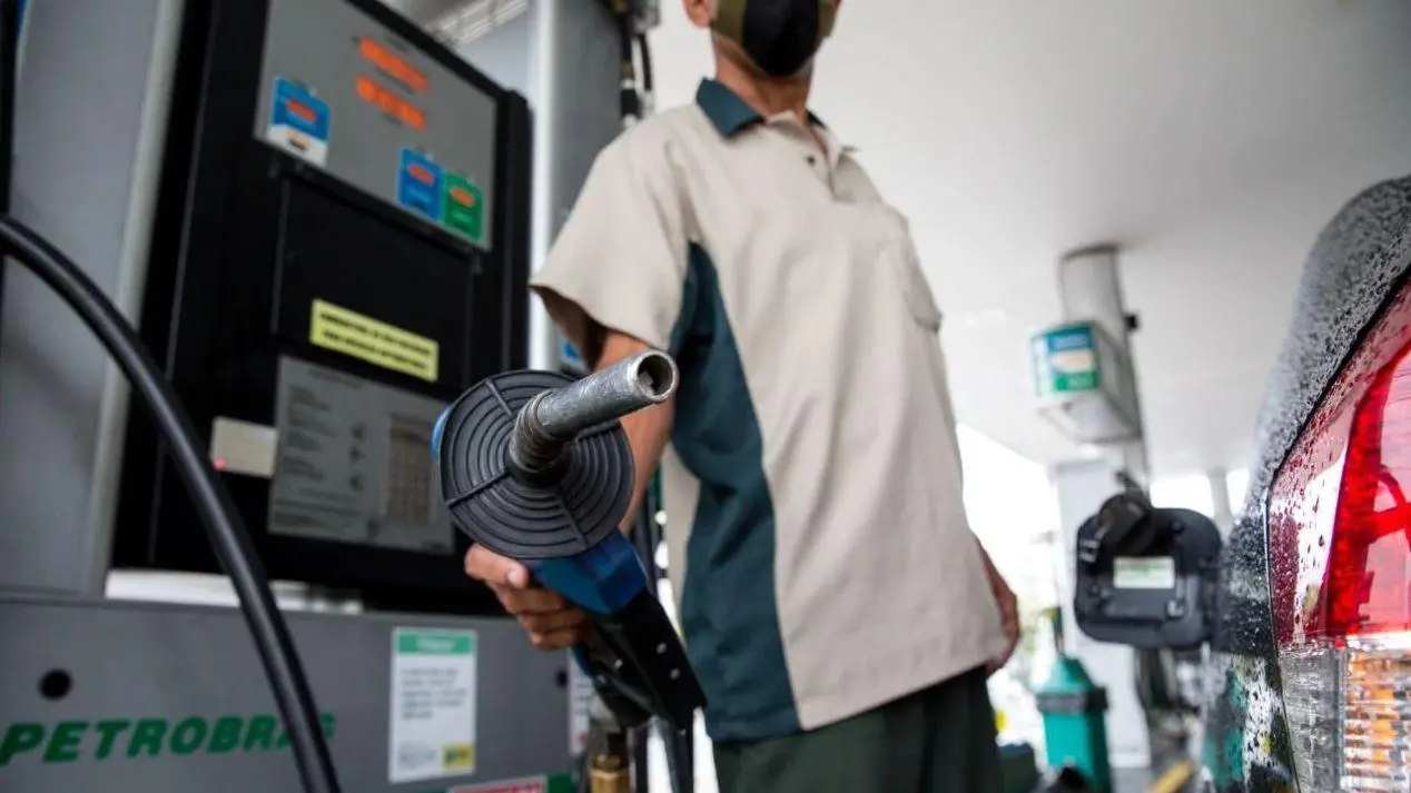 Imagem da notícia: Gasolina no Ceará é a mais cara do Brasil pela 7ª semana seguida; veja valores