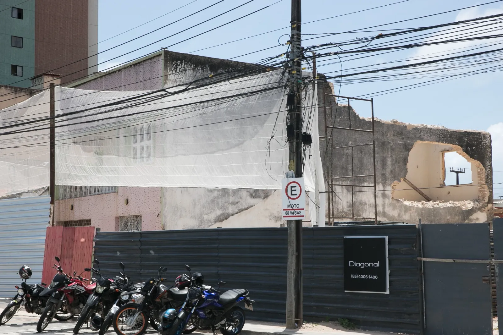O empreendimento que ocupará o terreno dos 4 imóveis será uma torre residencial com 47 pavimentos