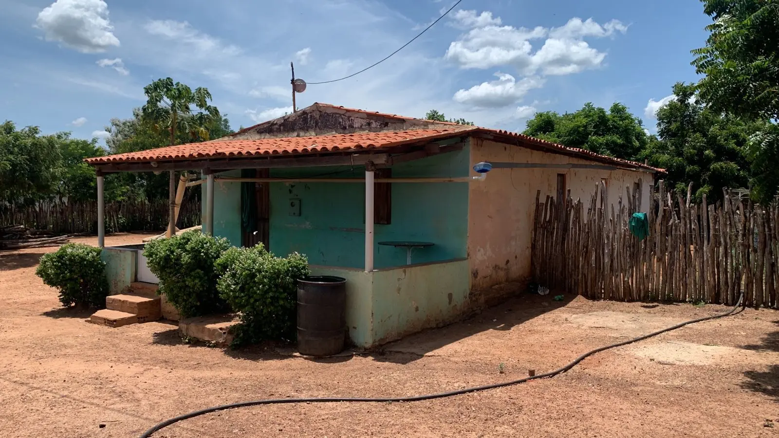 Imagem da notícia: Criança baleada em chacina de Ibicuitinga passava férias na casa da avó; vítima passou por cirurgia