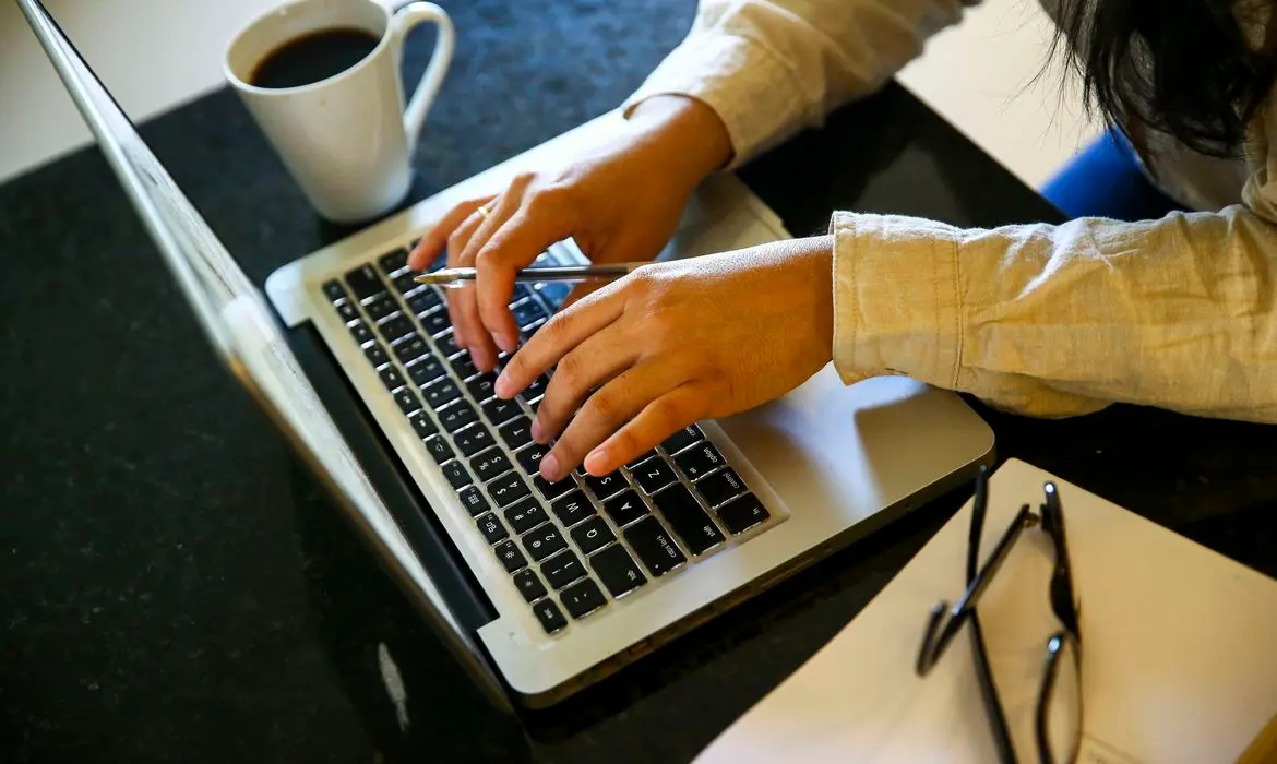 Imagem da notícia: Universidade do Trabalho Digital abre vagas para cursos à distância; veja como se inscrever  