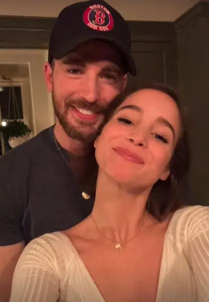 Imagem da notícia: Chris Evans se declara à namorada, a luso-brasileira Alba Batista, no Dia de São Valentim