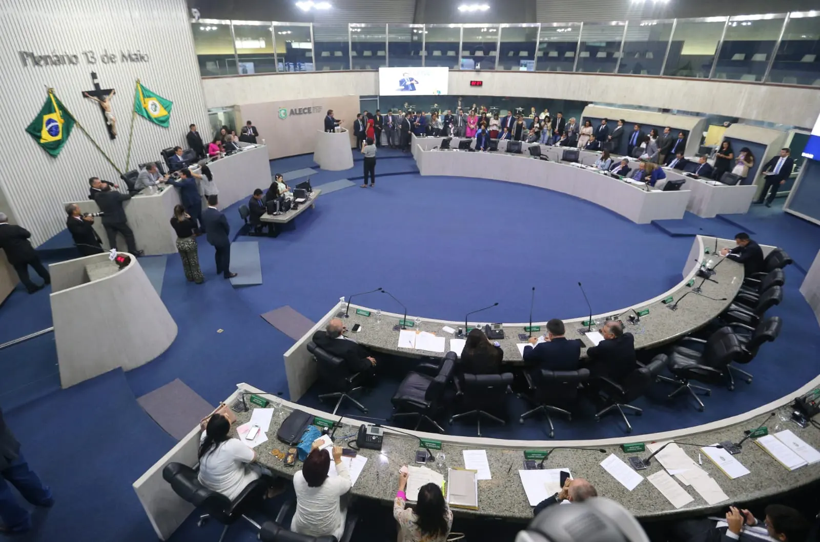 Imagem da notícia: Reforma administrativa do Governo Elmano é aprovada na Assembleia Legislativa com 34 votos