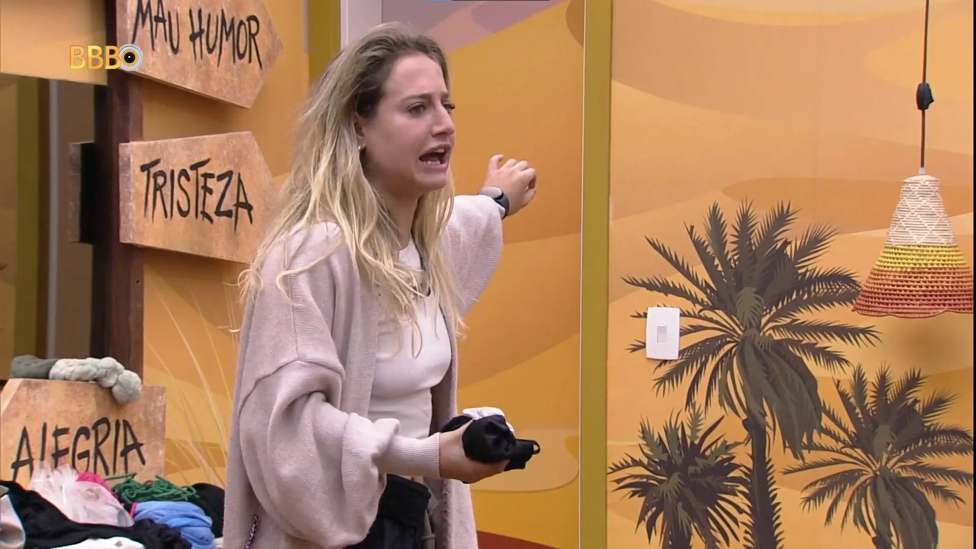 Imagem da notícia: BBB 23: Larissa e Bruna Griphao brigam devido à bagunça da atriz