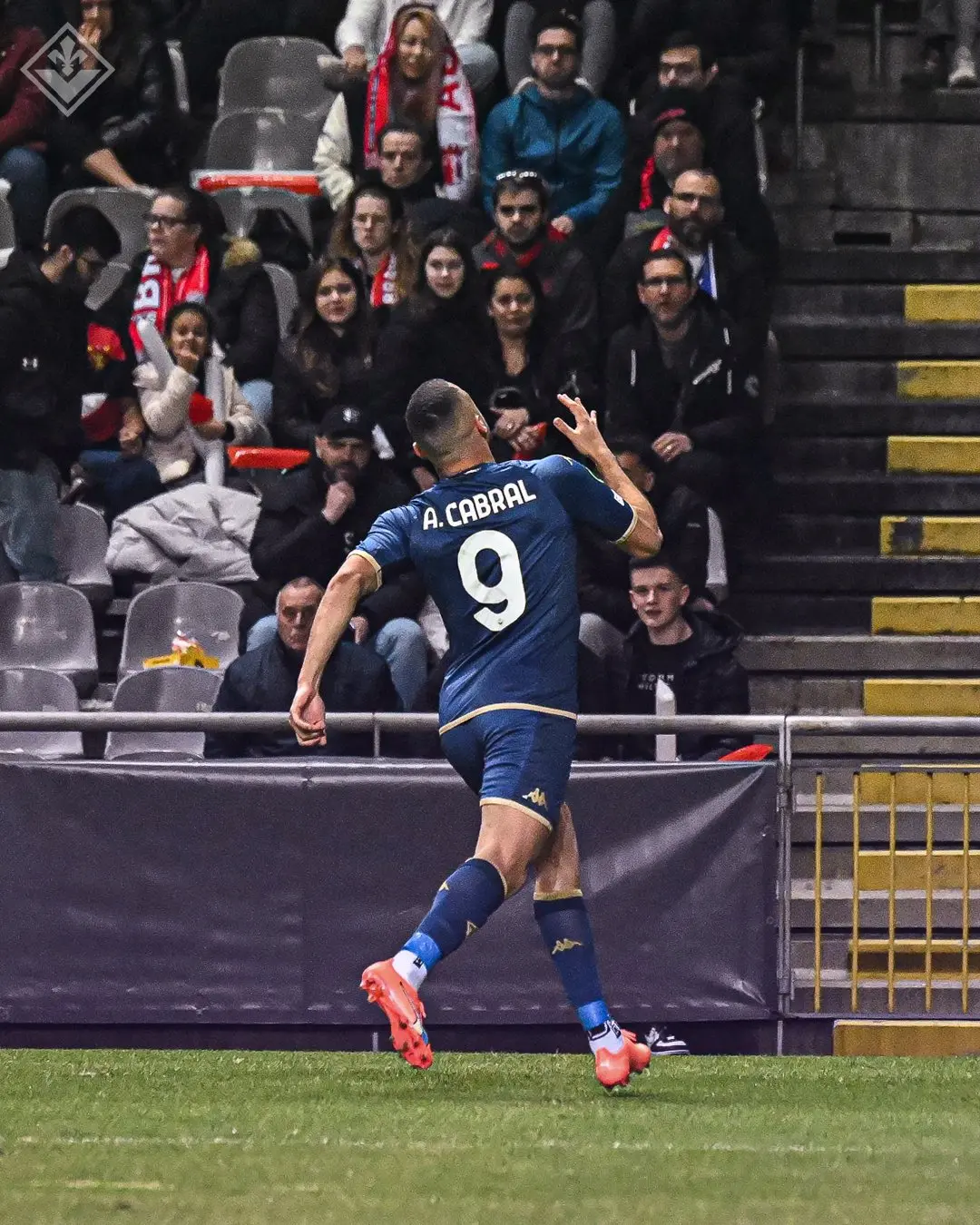 Imagem da notícia: Ex-Ceará, Arthur Cabral marca duas vezes em vitória da Fiorentina pela Uefa Conference League