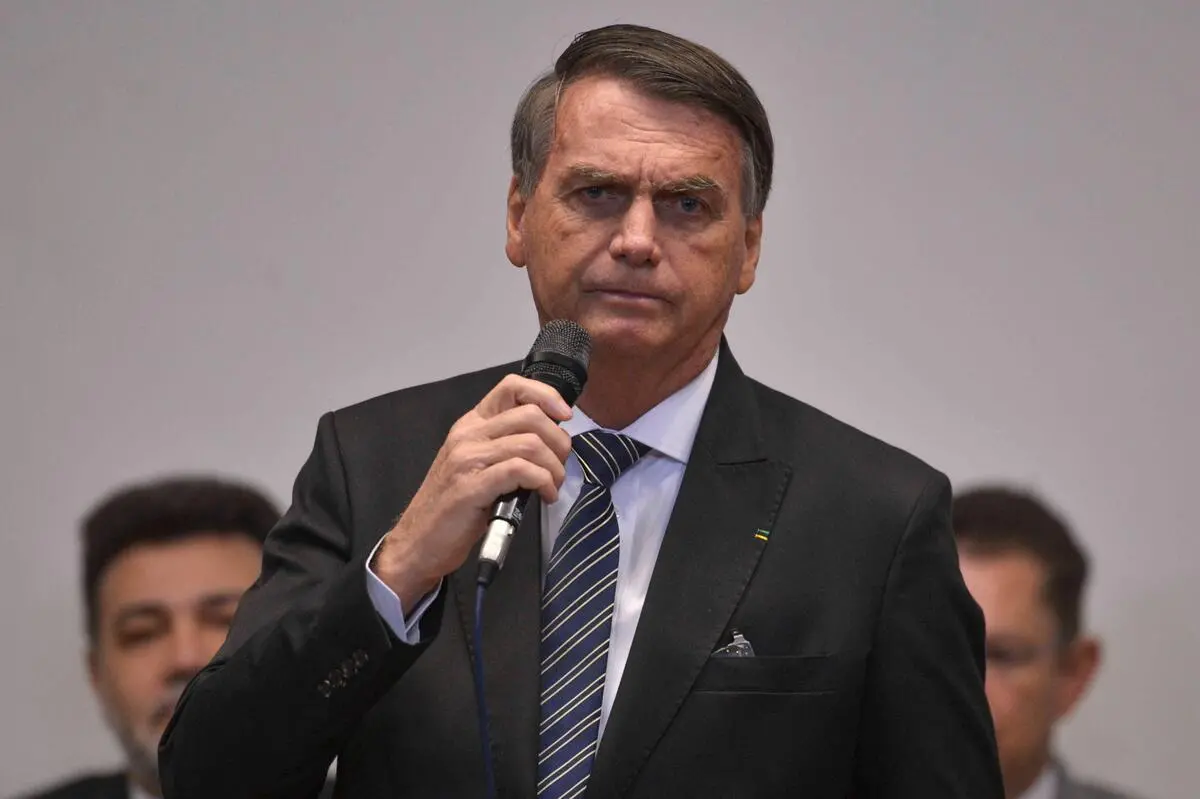 Imagem da notícia: CGU confirma investigação sobre dados falsos no cartão de vacinação de Bolsonaro 