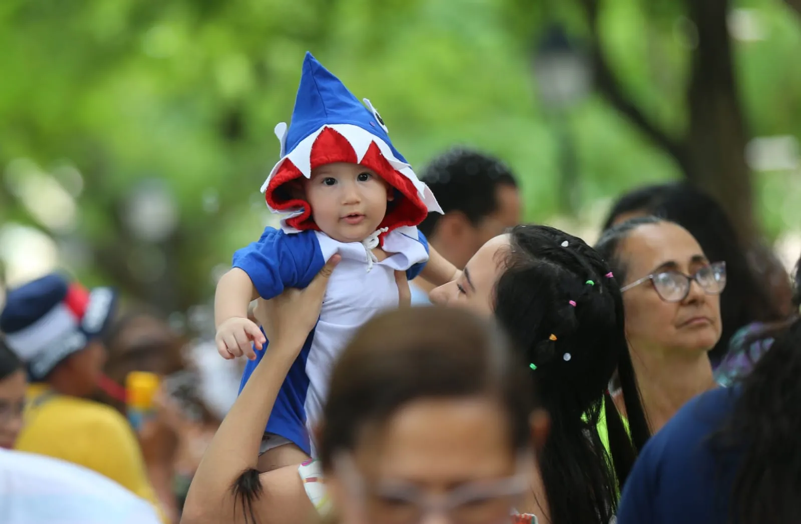 Primeiro dia de Carnaval infantil no Passeio Público, em Fortaleza