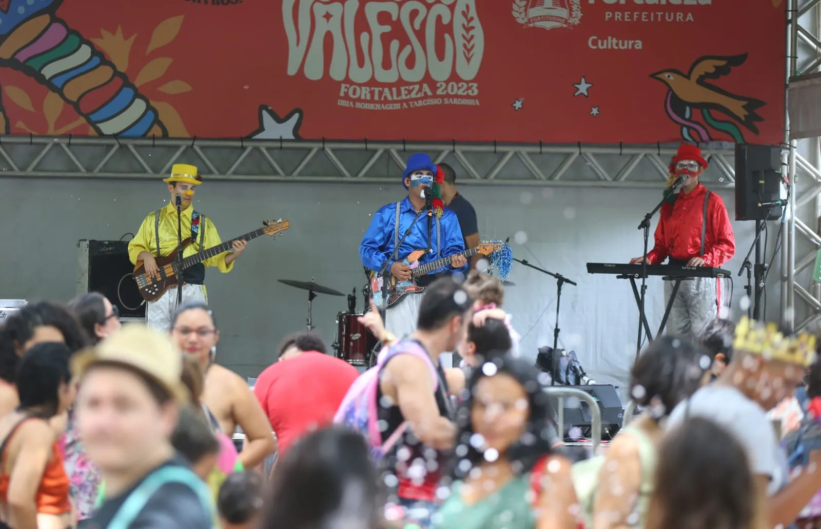 Primeiro dia de Carnaval infantil no Passeio Público, em Fortaleza