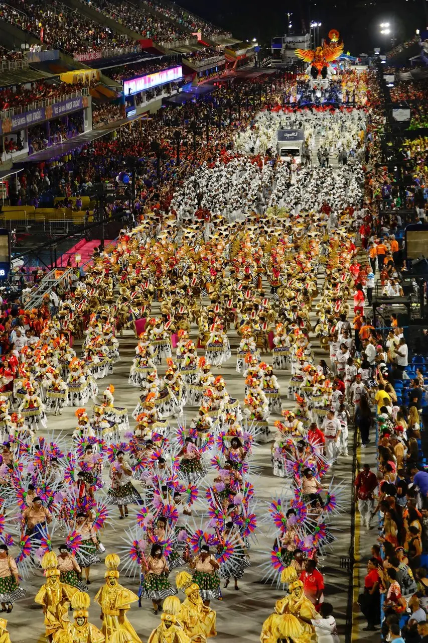 Imagem da notícia: Quem é a campeã do Carnaval 2023 no Rio de Janeiro? Veja escola de samba vencedora