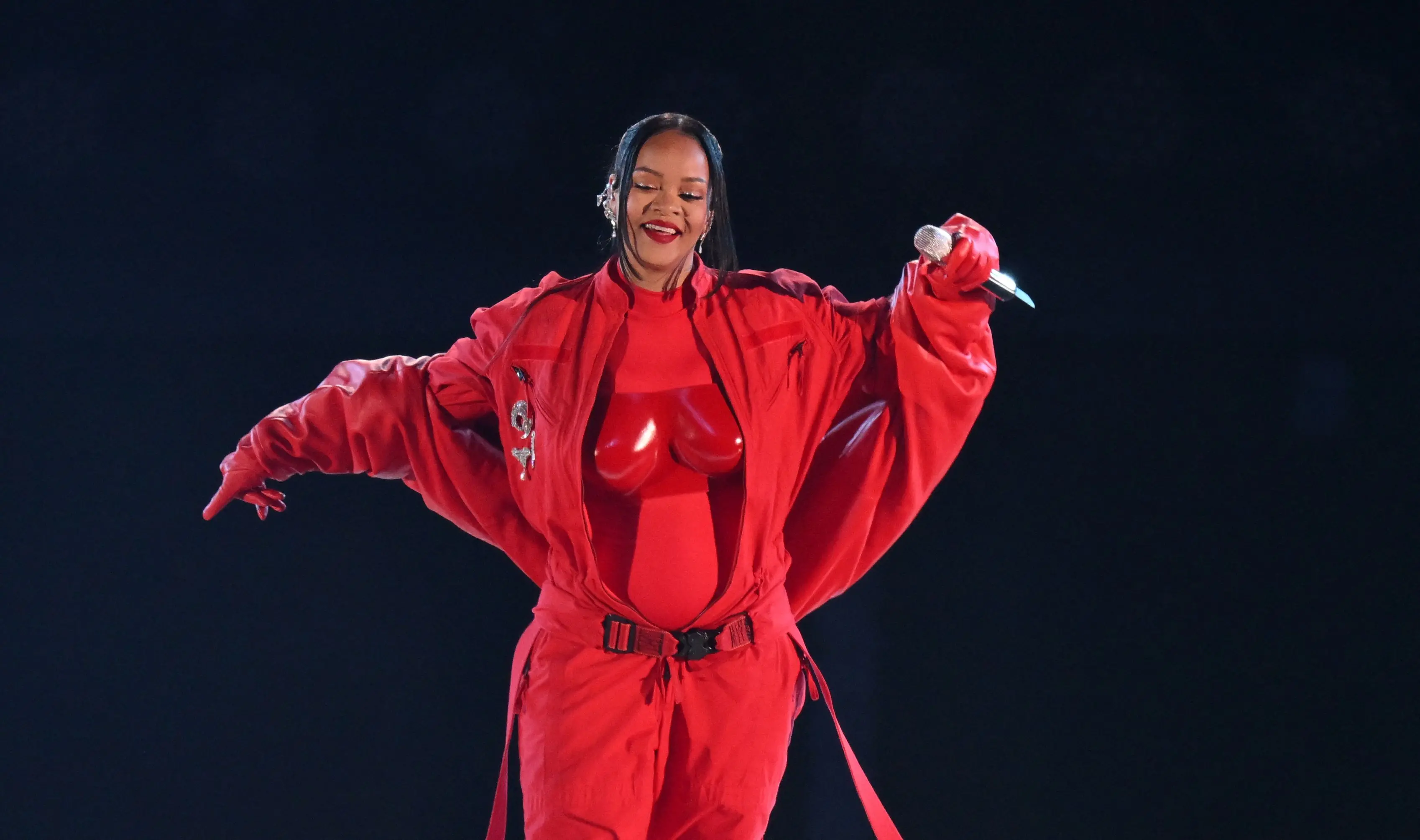 Imagem da notícia: Rihanna vai cantar música 'Lift Me Up' no Oscar 2023