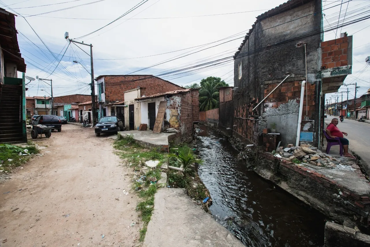 Moradias próximas a riachos e canais sofrem mais com os prejuízos da chuva