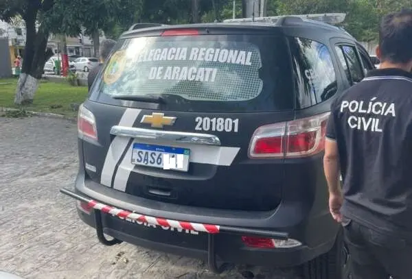 Imagem da notícia: Casal lésbico é morto a tiros dentro de casa em Aracati; Polícia investiga o caso