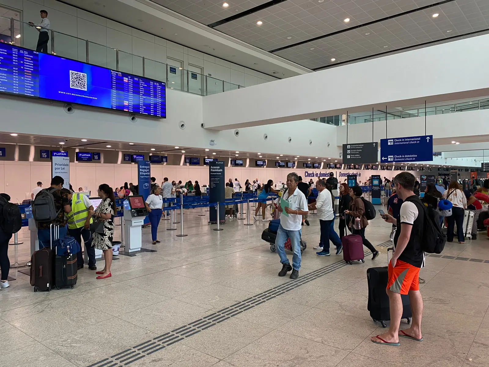Imagem da notícia: Manutenção na pista gera atrasos e cancelamento de voos no aeroporto de Fortaleza