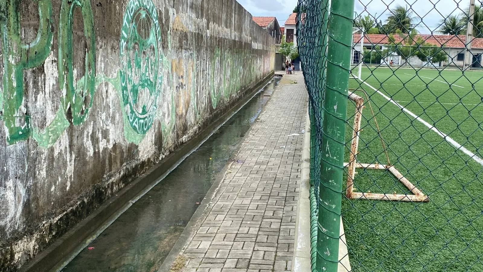 Imagem da notícia: Homem de 20 anos é morto a tiros em Areninha do bairro Siqueira 