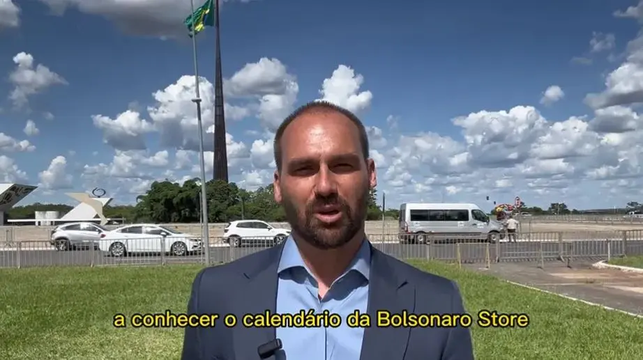 Imagem da notícia: Eduardo Bolsonaro lança loja e divulga calendário em homenagem ao pai