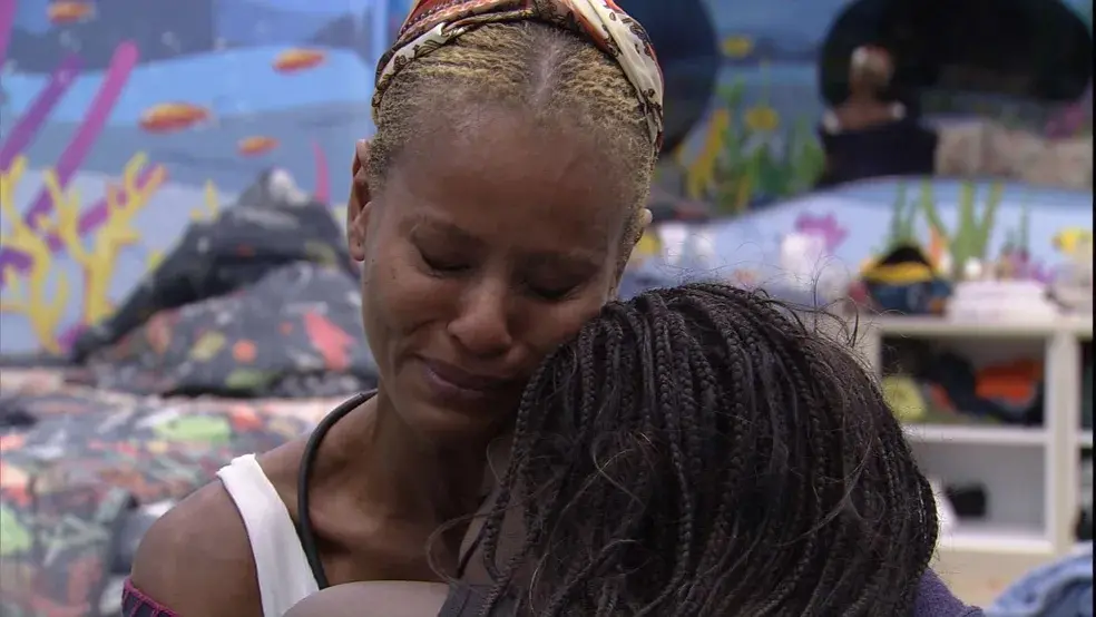 Imagem da notícia: BBB 23: Sarah Aline pede desculpas para Aline Wirley após voto: ‘arrependida’