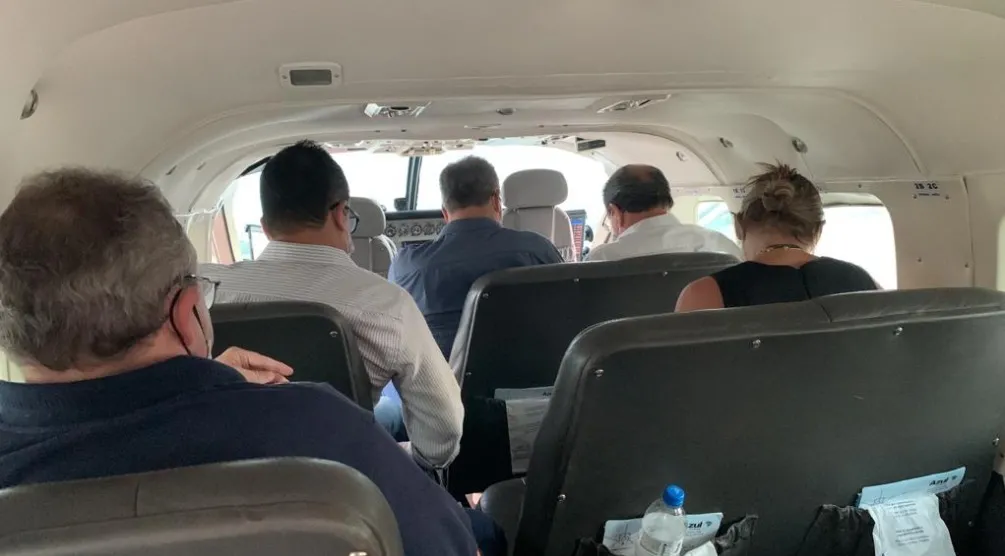 Passageiros todos acomodados para iniciar viagem