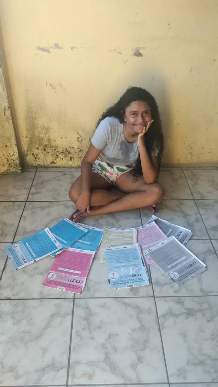 Imagem da notícia: Filha de zeladora da UFC, jovem da periferia de Fortaleza é aprovada em Medicina; ‘tento desde 2015’