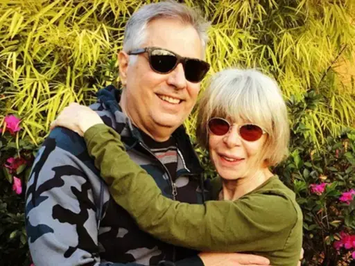 Imagem da notícia: Marido de Rita Lee compartilha homenagem à esposa nas redes sociais  
