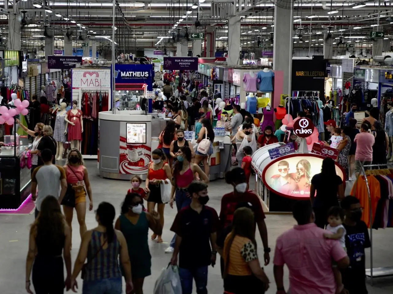 Imagem da notícia: Bazar em shopping popular promete descontos de até 70% em 5 mil boxes