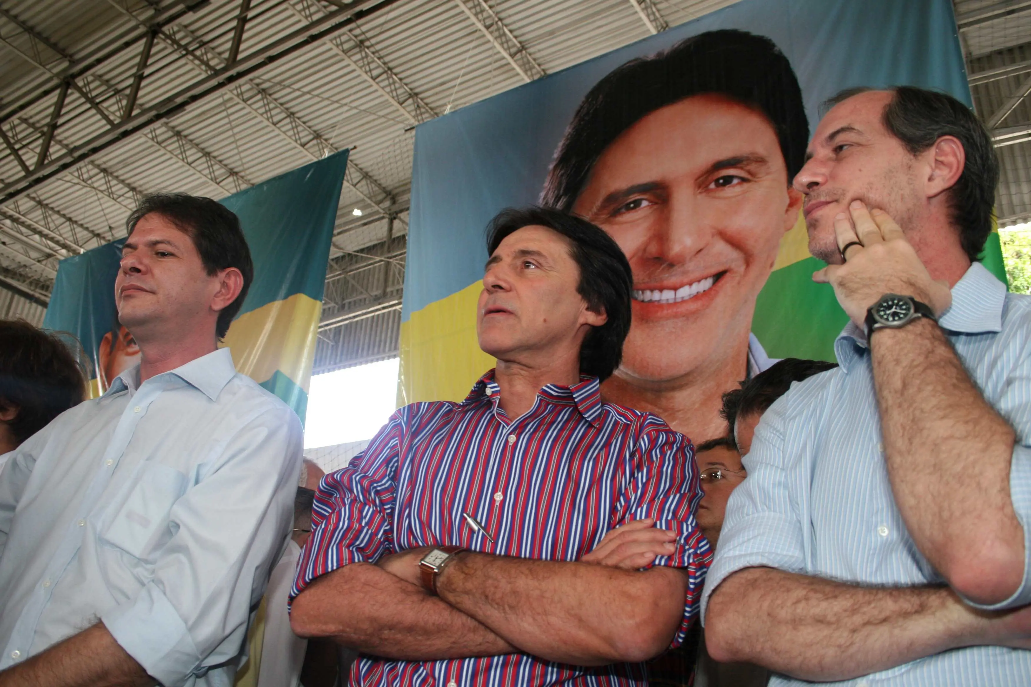 Imagem da notícia: Desafeto de Ciro, Eunício Oliveira convida irmãos Cid e Ivo Gomes para o MDB