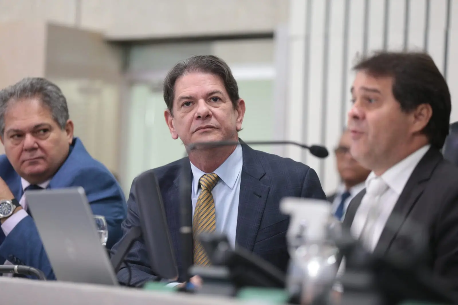 Imagem da notícia: 'Se ele não me pede conselho de perto, tô procurando dar de longe', diz Cid sobre relação com Sarto