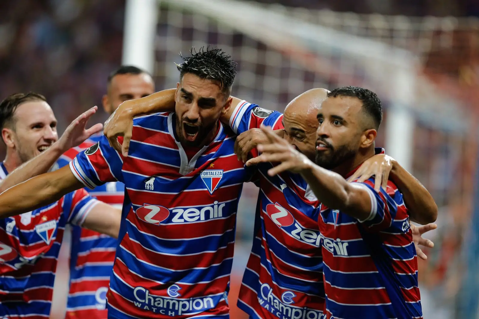 Imagem da notícia Uma noite de gala do Fortaleza na Libertadores: classificação, festa e goleada na Arena Castelão