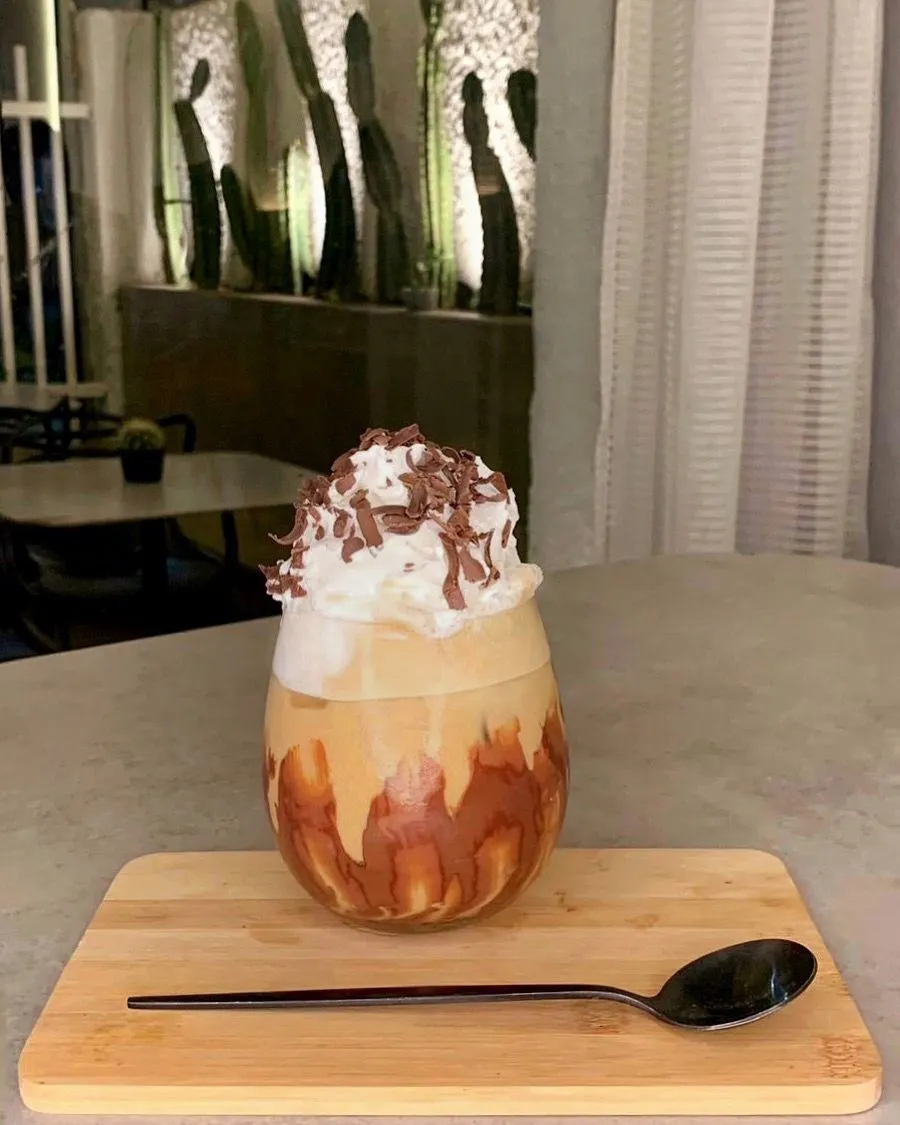 Iced coffee do Jardins Café