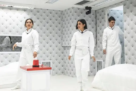Imagem da notícia: Boninho confirma intercâmbio no 'BBB 23' e faz suspense sobre quarto branco