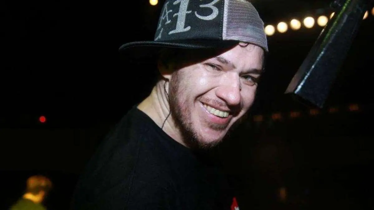 Imagem da notícia: 10 anos da morte de Chorão: relembre fatos marcantes da trajetória do vocalista da Charlie Brown Jr