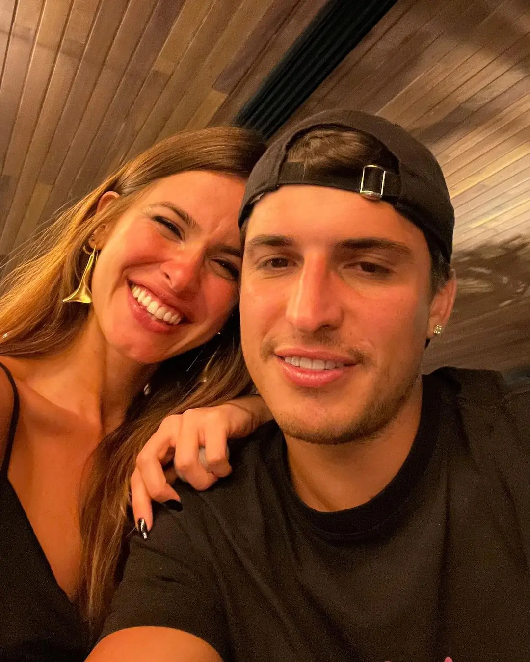 Imagem da notícia: Ex-BBB Felipe Prior assume primeiro namoro aos 30 anos
