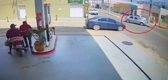 Imagem da notícia: Motorista atropela mototaxista no centro de Campos Sales e foge sem prestar socorro