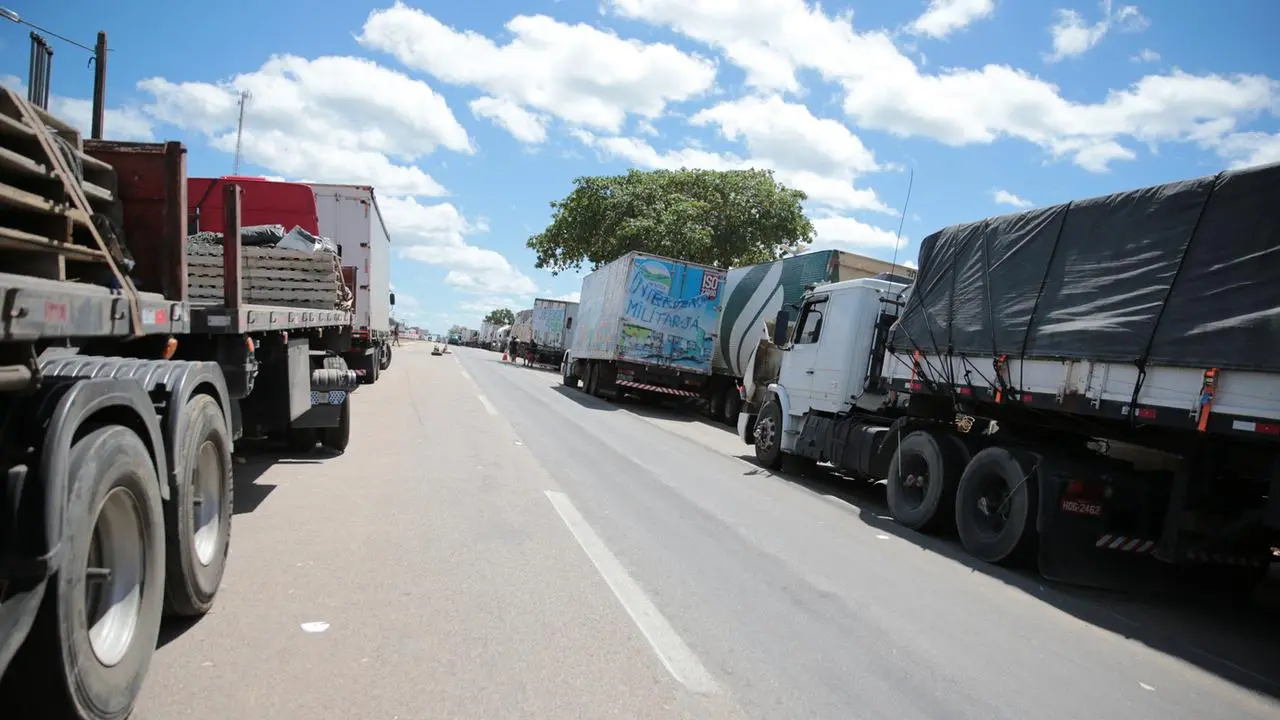 Imagem da notícia: Reoneração do diesel deve ser retomada em 2024? Veja o que dizem especialistas