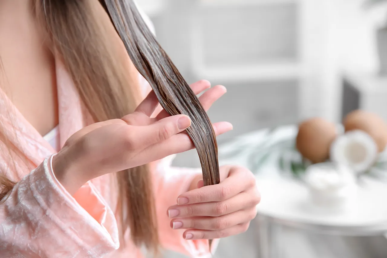 Pré-poo consiste em aplicar creme de hidratação no cabelo antes de lavar