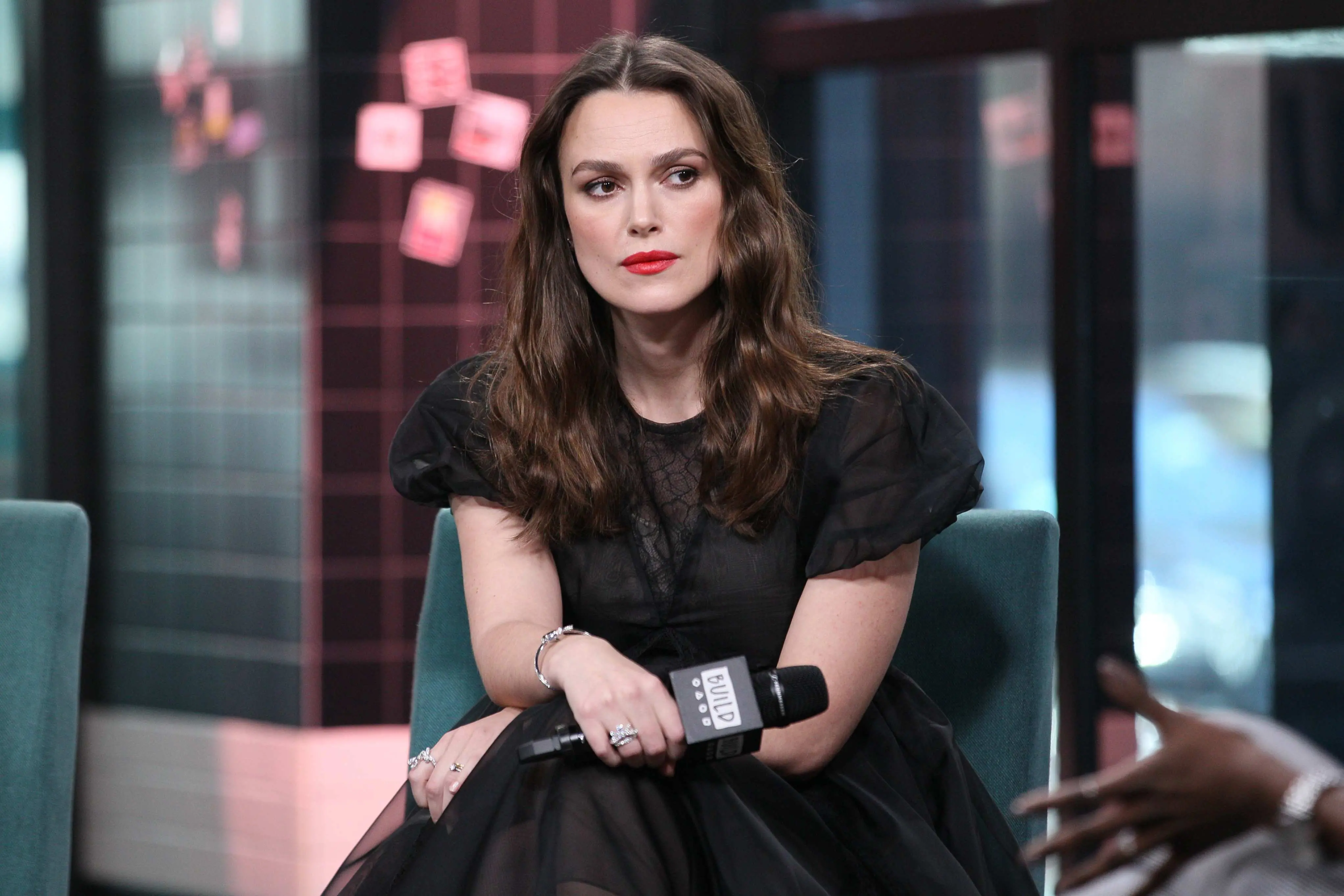 Imagem da notícia: Keira Knightley revela ter se sentido 'presa' em papéis sexualizados após 'Piratas do Caribe'
