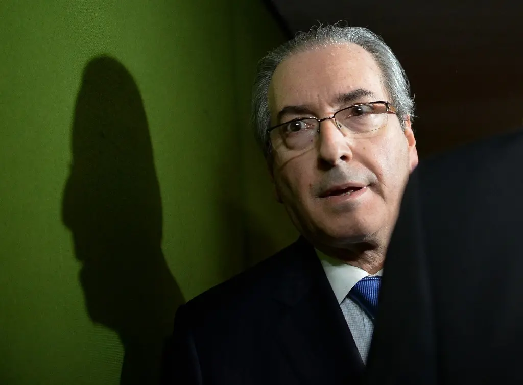 Imagem da notícia: Eduardo Cunha terá que devolver seis carros de luxo, determina novo juiz da Lava Jato