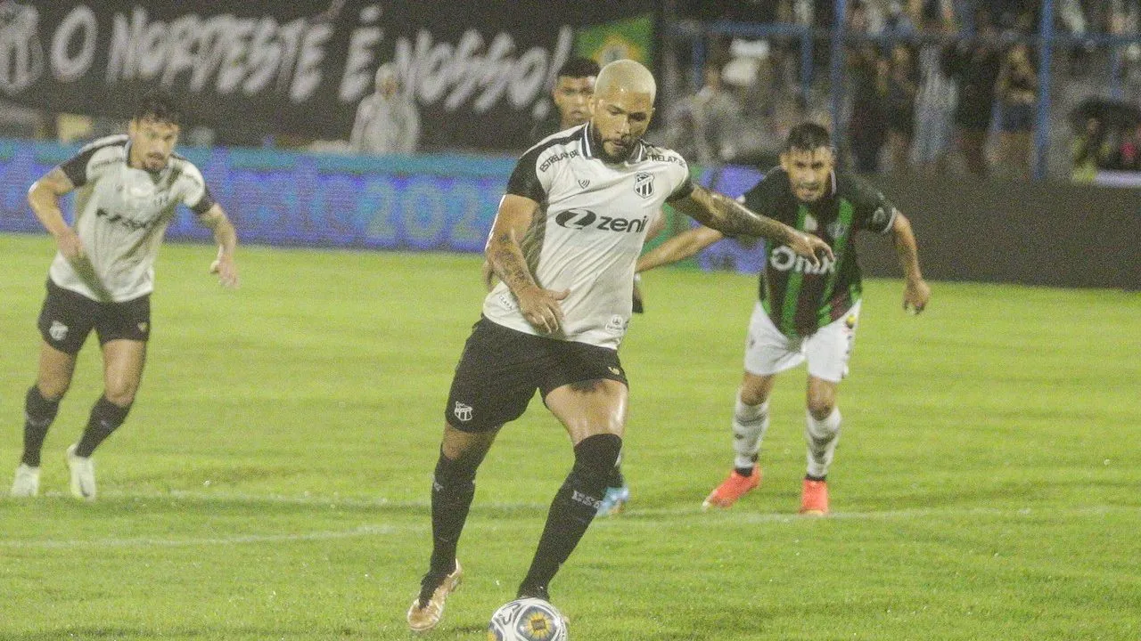 O atacante Vitor Gabriel é o jogador com mais gols pelo Vovô em jogos fora de casa no ano: 3