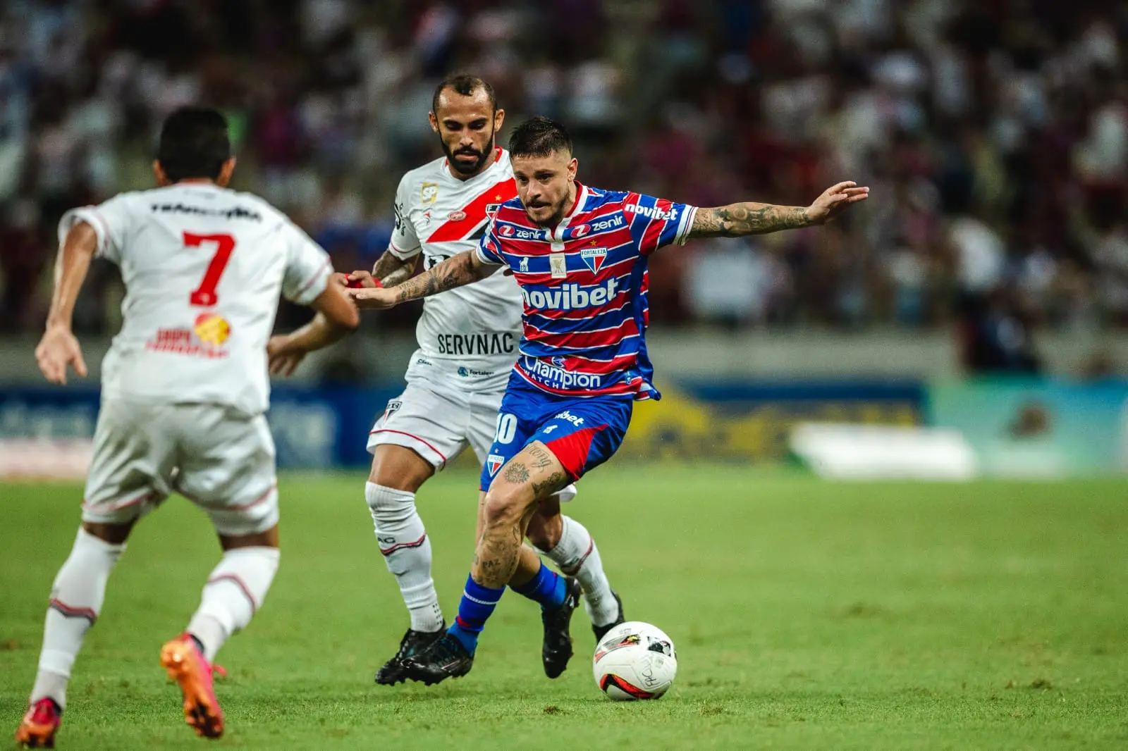 Imagem da notícia: Ferroviário e Fortaleza empatam no Castelão pela ida da semifinal do Campeonato Cearense