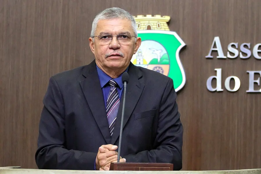 Imagem da notícia: Ex-deputado bolsonarista fica inelegível por declaração de que ex-presidente iria 
