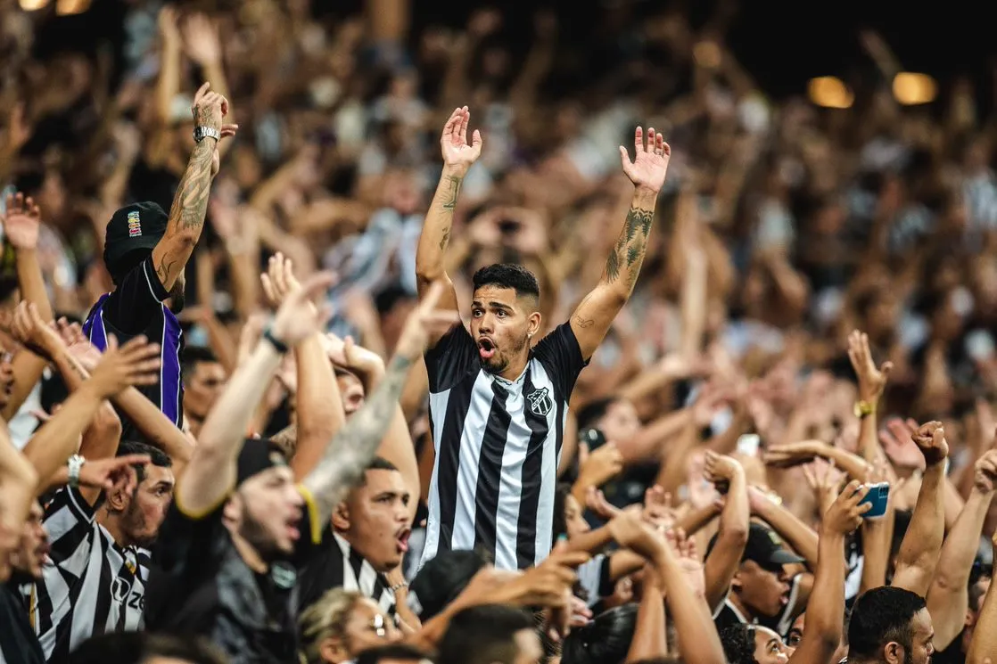 Torcida do Ceará em apoio ao time durante o Clássico-Rei.