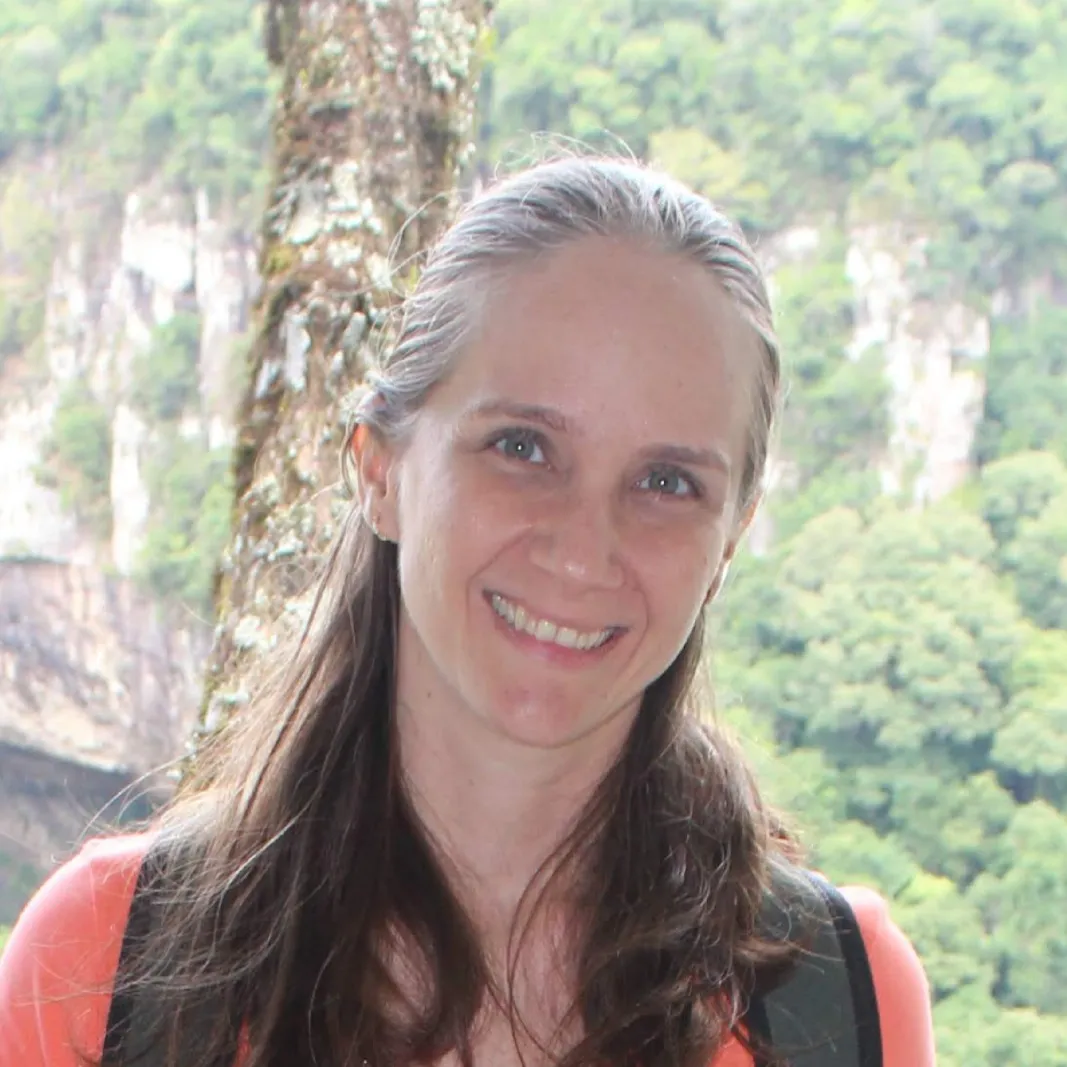 Aos 41 anos, Georgia cursa pedagogia e planeja ser pesquisadora da área