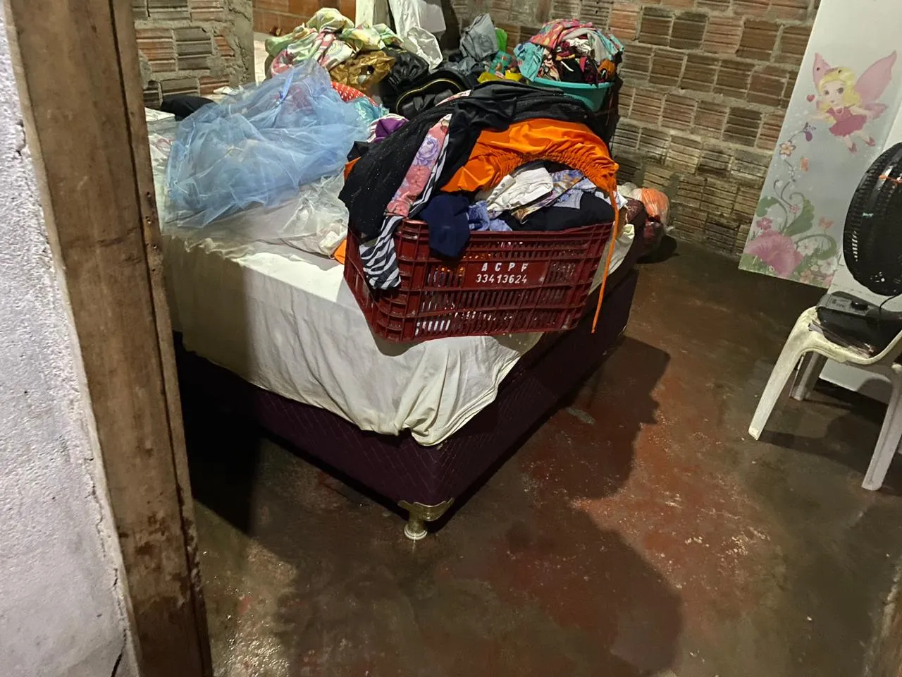 Moradores não sabem como irão reaver os objetos perdidos devido aos alagamentos.