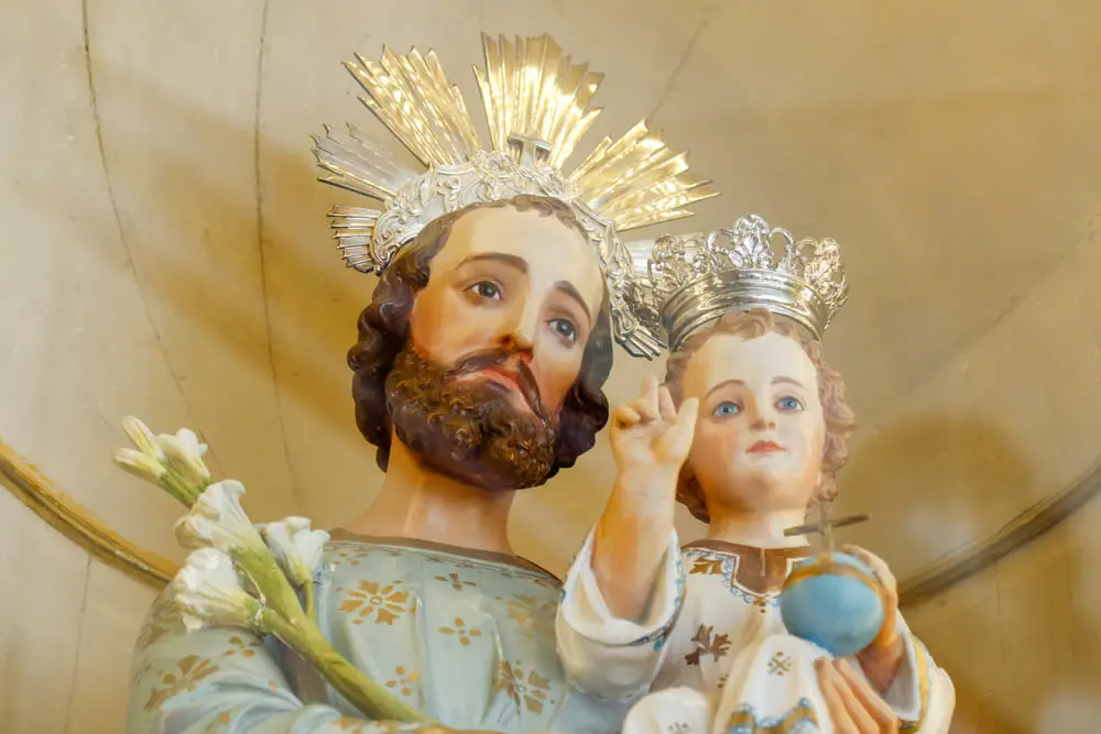 Imagem da notícia: Dia de São José: conheça a promessa das frutas e outras simpatias populares sobre o santo