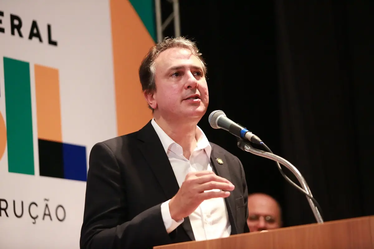Imagem da notícia: Será o Novo Ensino Médio o 'calcanhar de Aquiles' de Camilo Santana?