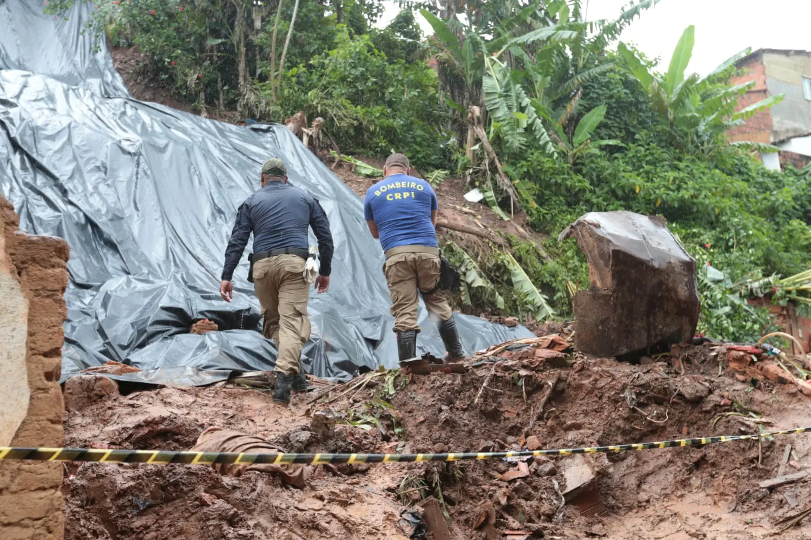 Imagem da notícia: De alerta de chuvas a remoções: quais os órgãos responsáveis por evitar tragédias como a de Aratuba