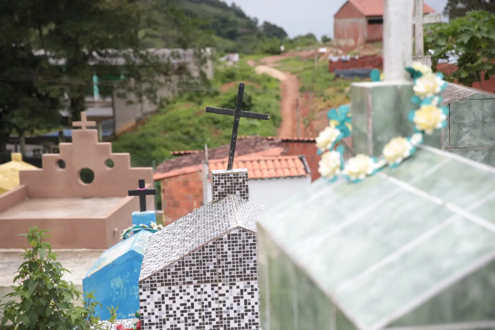 Imagem da notícia: Pesar e apreensão: como Aratuba, cidade serrana do CE, vive após mortes trágicas e sem precedentes