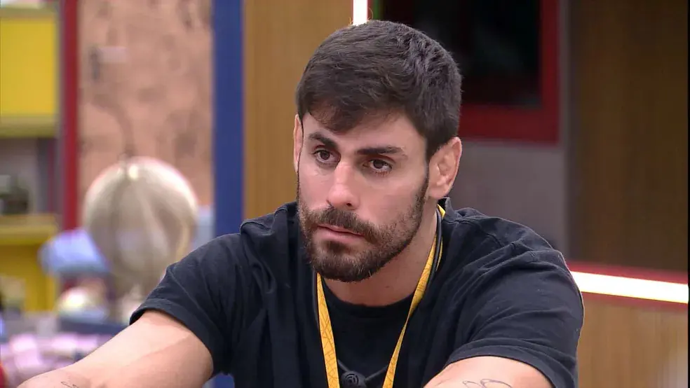 Imagem da notícia: Cara de Sapato se pronuncia após ser expulso do BBB com Guimê; veja vídeo