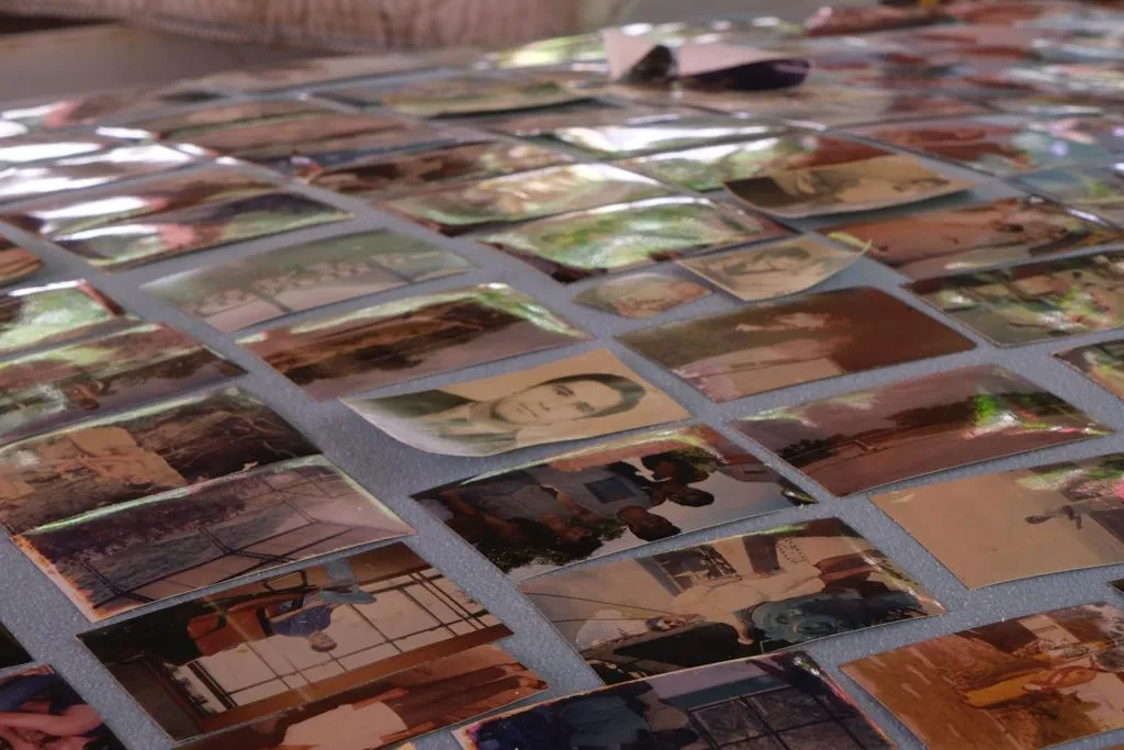 Em Uruburetama, as fotografias é dos pertences procurados em meio a destroços e lama pelas famílias