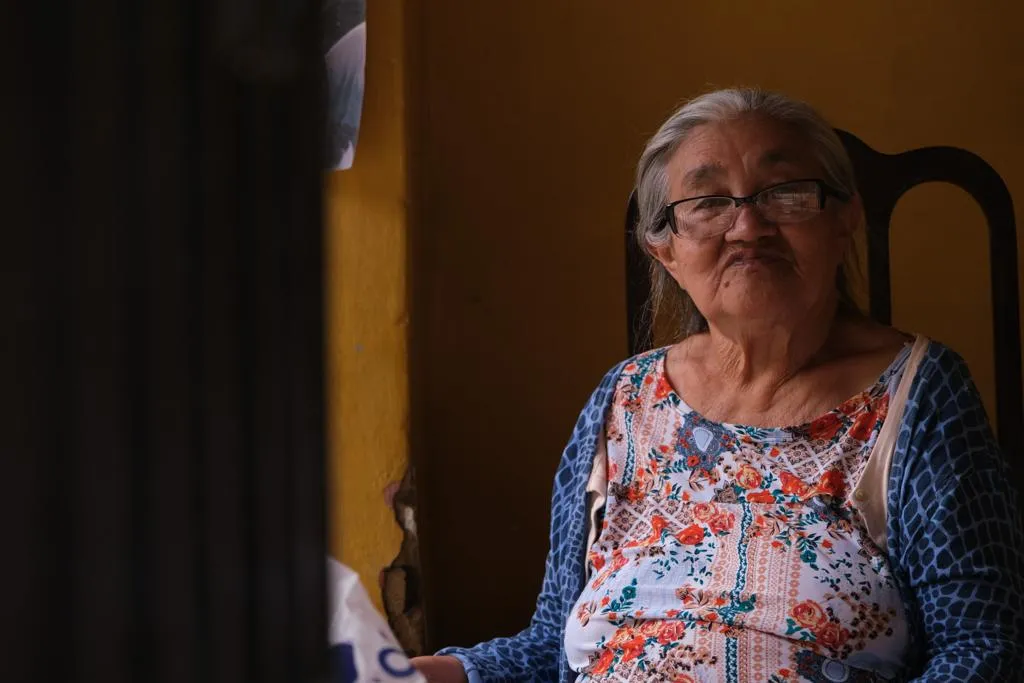A dona Maria Neuza viu o volume da água aumentar rapidamente e chegar até a altura da sua boca